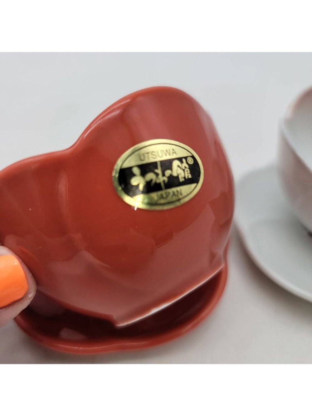 Utsuwa Japan Set Of 2 Petal Cups & Saucers  Red & White - Picture 2 of 7